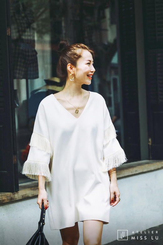 AtelierMissLu / Eileen-珍珠白袖口流苏V领连身裙 商品图4