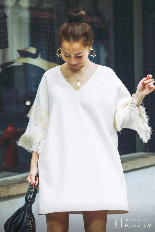 AtelierMissLu / Eileen-珍珠白袖口流苏V领连身裙 商品图1
