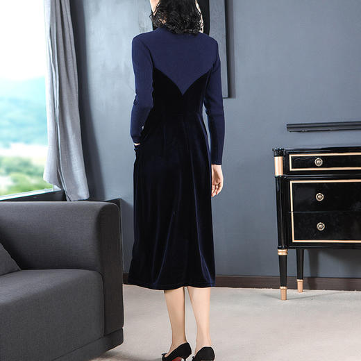 NYT-WW9336秋冬新款修身半高领钉钻纯色羊毛拼丝绒洋气高端打底连衣裙 商品图3
