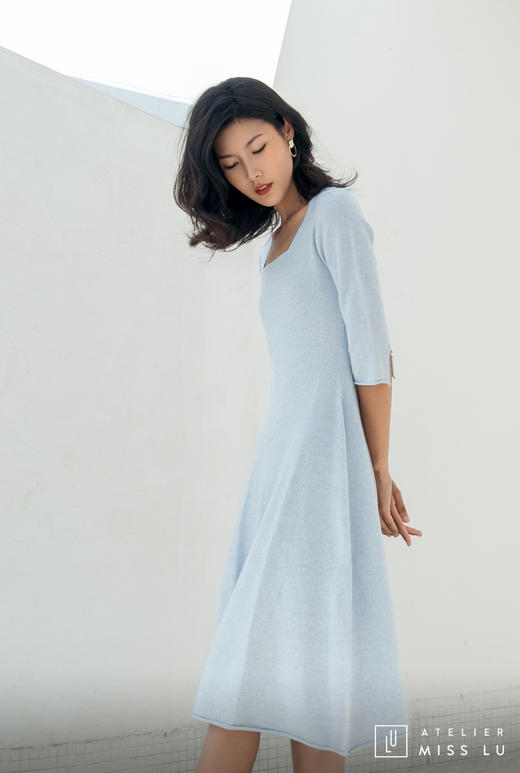 AtelierMissLu / Letitia 云朵蓝方领珍珠羊绒连身裙 商品图1