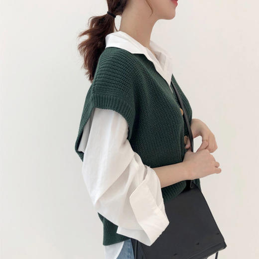 【hspm】气质女孩穿搭 宽松短款针织衫马甲 搭配衬衫穿着乖巧又温柔