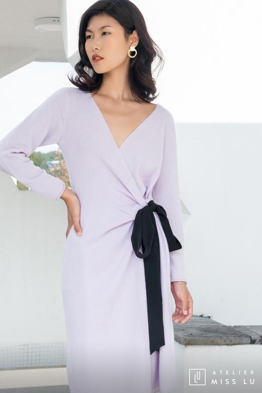 AtelierMissLu / Winifred 浅熏紫裹身系带羊绒连身裙 商品图1