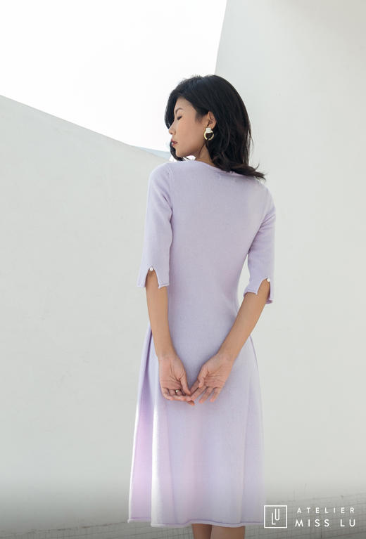 AtelierMissLu / Letitia 浅熏紫方领珍珠羊绒连身裙 商品图3