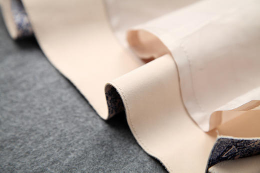 LYY-T10112秋冬新款系带收腰双排扣印花中长款风衣外套 商品图3