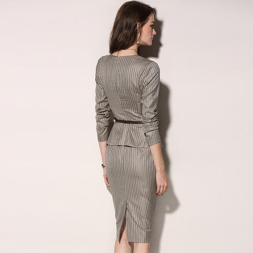 “卡布奇诺“颈袖添香-连衣裙-J8181916E颈袖添香季气质OL职场装收腰条纹连衣裙女九分袖包臀裙J8181916E 商品图1