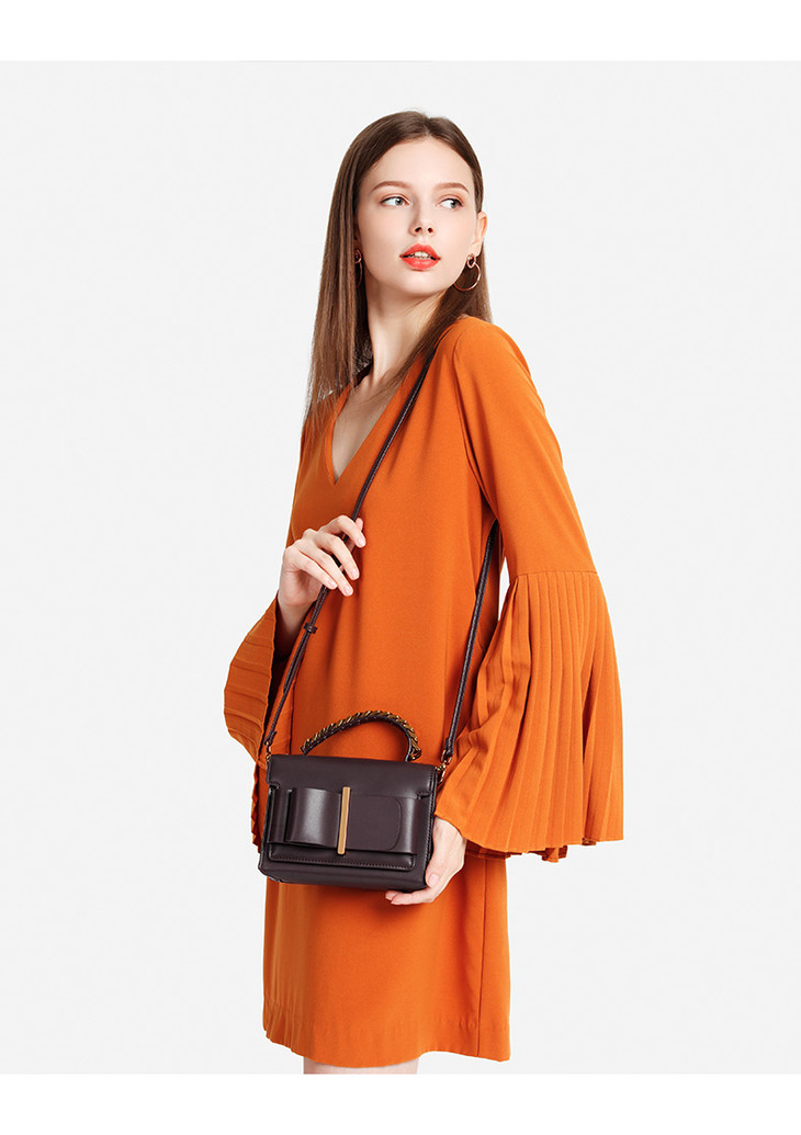 授权商品charleskeith斜背包ck250680698抽带蝴蝶结装饰链条斜跨包