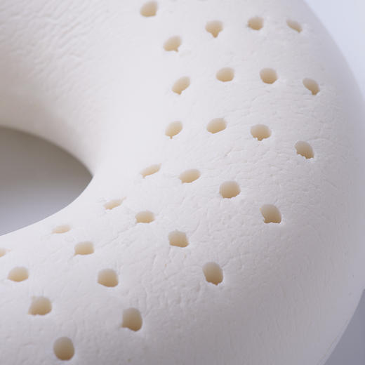 京东京造 泰国天然乳胶U型枕 纯棉面料一体成型多功能颈枕 旅行枕 深灰色 商品图1