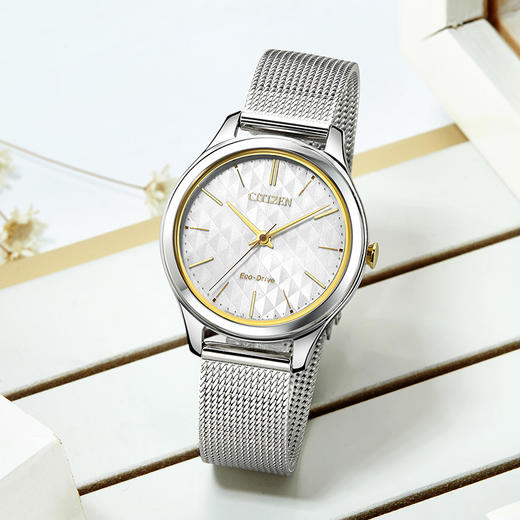西铁城日本官方正品防水时尚潮流简约休闲米兰带光动能女表EM0504-81A 商品图3