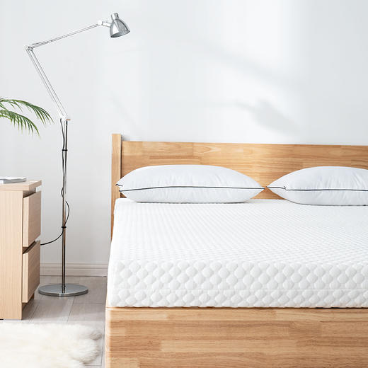 京东京造 泰国天然乳胶床垫 85D密度乳胶床褥 93%乳胶含量 150*200*7.5cm 0添加合成胶 商品图3