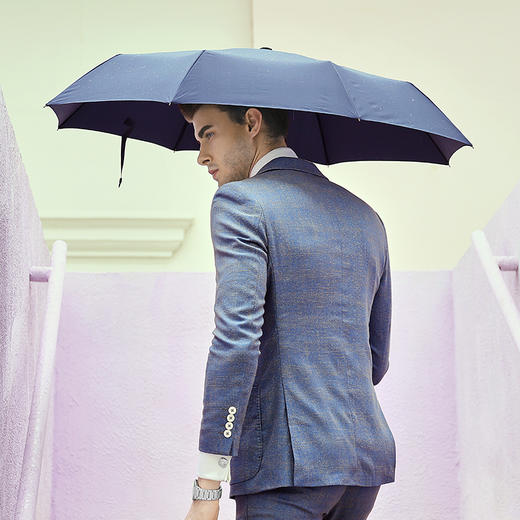 京东京造 雨伞 自动折叠晴雨伞 防水伞布一甩即干 方便收纳 藏蓝色 商品图1