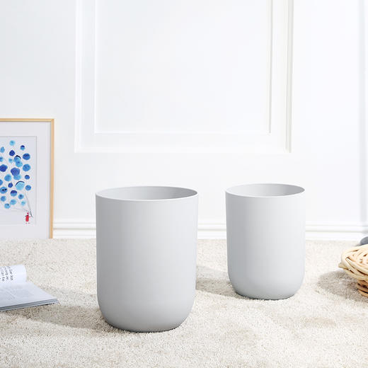 【会员价：36.11】京东京造 家用垃圾桶 简约素色/客厅卧室厨房卫生间/易擦洗 大号 浅灰 商品图2