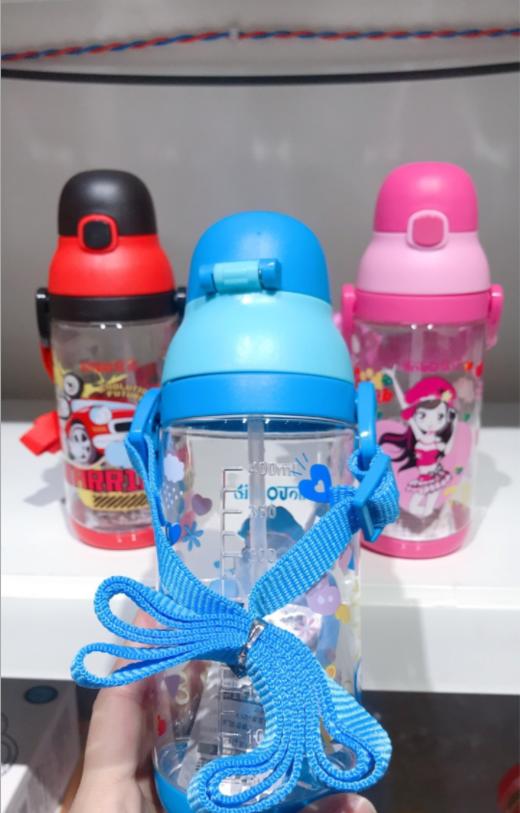 【婴儿用品】。婴幼儿背绳吸管杯欢诺儿童吸水杯带刻度400毫升宝宝水杯 商品图3
