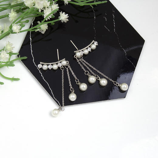 RN-B617外星女生柴小七仿珍珠流苏耳钉 商品图3