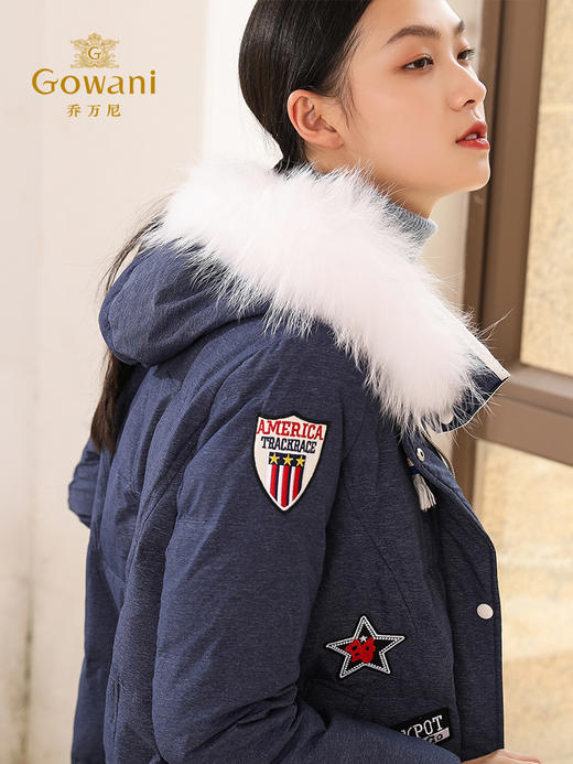 乔万尼冬时尚贴布装饰舒适纯色连帽毛领羽绒服EL4T612 商品图1