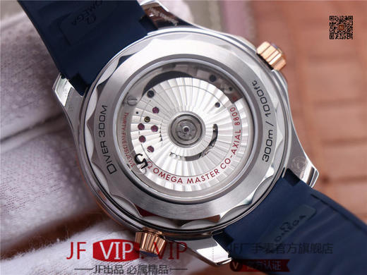 VS新海马300M间玫金蓝面，12点位外圈口带有贵金属印记：AU750 、狗头标 、天平秤 、logo，直径42mm自动8800机芯，黑摆轮陶瓷面盘，陶瓷表圈，男士腕表，精钢表带，自动机械机芯，透底。 商品图7