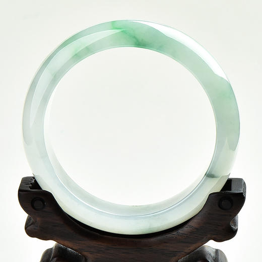 SPY-266缅甸冰种绿底翡翠手镯 商品图1