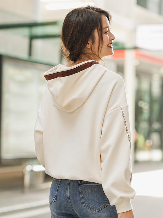 茵曼卫衣女2019秋冬新款戴帽撞色个性文艺薄款米杏色袋鼠兜上衣