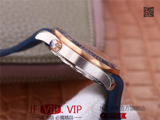 VS新海马300M间玫金蓝面，12点位外圈口带有贵金属印记：AU750 、狗头标 、天平秤 、logo，直径42mm自动8800机芯，黑摆轮陶瓷面盘，陶瓷表圈，男士腕表，精钢表带，自动机械机芯，透底。 商品图5