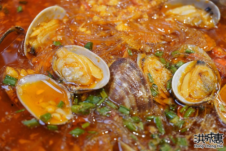 锡纸花甲粉丝 明明应该是主食 吃起来竟然也不会比这些烧烤逊色 风味