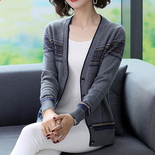 秋季新品v领条纹拼色毛衣薄款针织开衫 商品图2