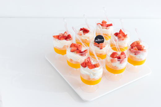 缤纷奶油布丁水果杯布丁鲜果法国淡奶油