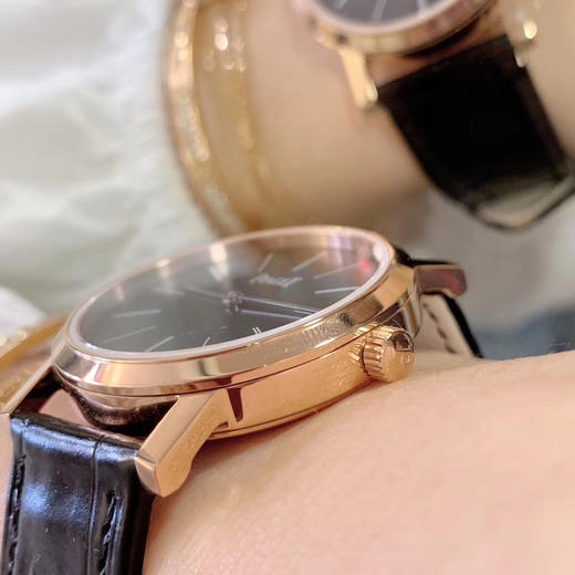 【伯爵Altiplano系列经典超薄正装表】
购入正品开发产品 女士机械腕表
表盘尺寸：34mm*8mm 商品图3