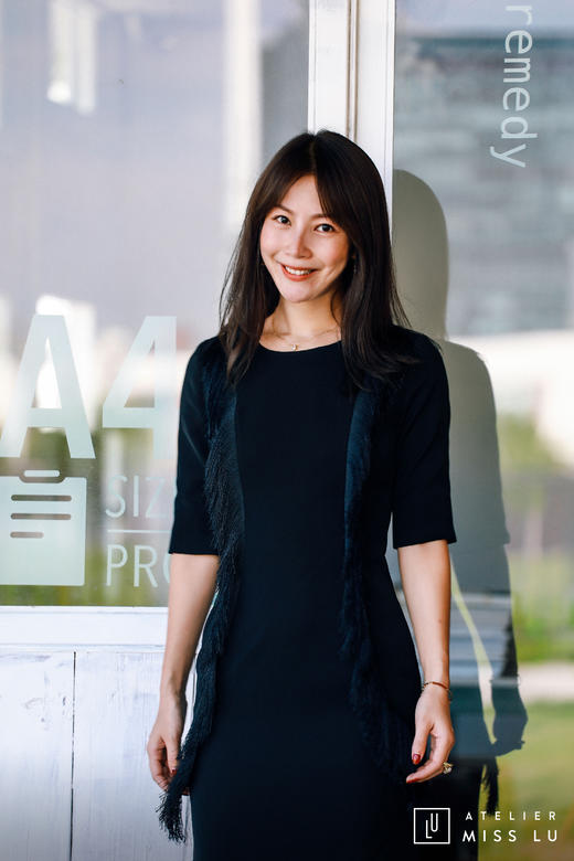 AtelierMissLu / Annet-光泽黑两侧流苏装饰连身裙 商品图1