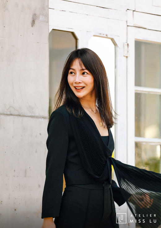 AtelierMissLu / Roz-黑色风琴褶装饰短外套 商品图1