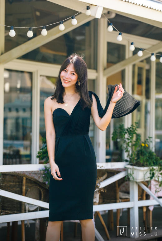 AtelierMissLu / Sinead-黑色单肩风琴褶飘带连身裙 商品图0