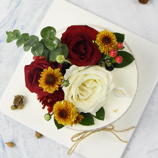 【花朝月夕】鲜花酸奶红丝绒蛋糕 商品图3