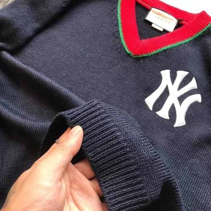 19fw新款guccimlb联名高品质70羊毛ny刺绣v领毛衣wxy70204
