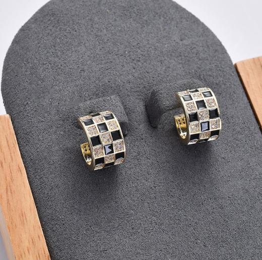 【首饰】。s925银针耳钉 几何镂空锆石 气质耳环 商品图0