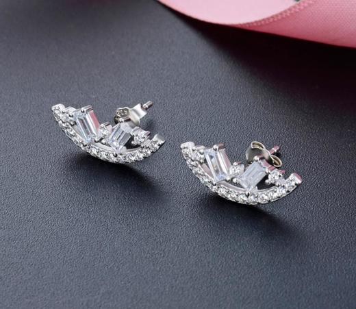 【首饰】 s925纯银流行耳钉 女生镶锆石 商品图0