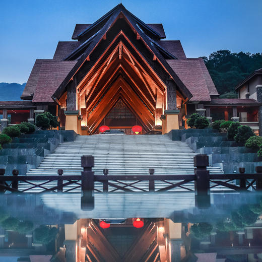 周末通用不加收【韶关经律论小镇】88元经律论小镇医养级氡温泉套票1大1小；158元家庭温泉套票2大2小，小指1.3米以下儿童，享森林天然之氧，免费体验打卡网红温泉泡泡椅 商品图2