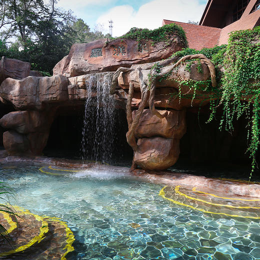 周末通用不加收【韶关经律论小镇】88元经律论小镇医养级氡温泉套票1大1小；158元家庭温泉套票2大2小，小指1.3米以下儿童，享森林天然之氧，免费体验打卡网红温泉泡泡椅 商品图3