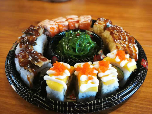 寿司·16粒拼盘～四种口味，每种四粒（配料：大米，水果，蟹柳，沙拉酱） 商品图0