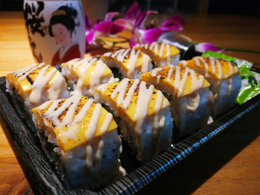 寿司·火焰芝士卷（芝士，蟹柳，蔬菜，天妇罗油花） 商品图0