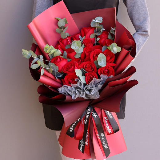 钟情于你花材19朵精品红玫瑰花束配材尤加利栀子叶包装红色包装