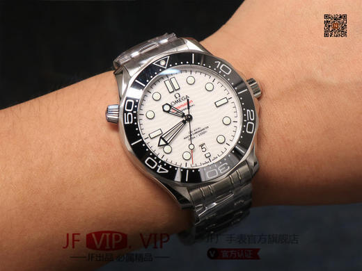 VS新品，新海马300m熊猫色 白陶瓷表盘，真实实拍图。VS欧米海马，卖家、买家都不用担心打脸的版本。男士腕表，精钢表带，自动机械机芯，透底。 商品图9