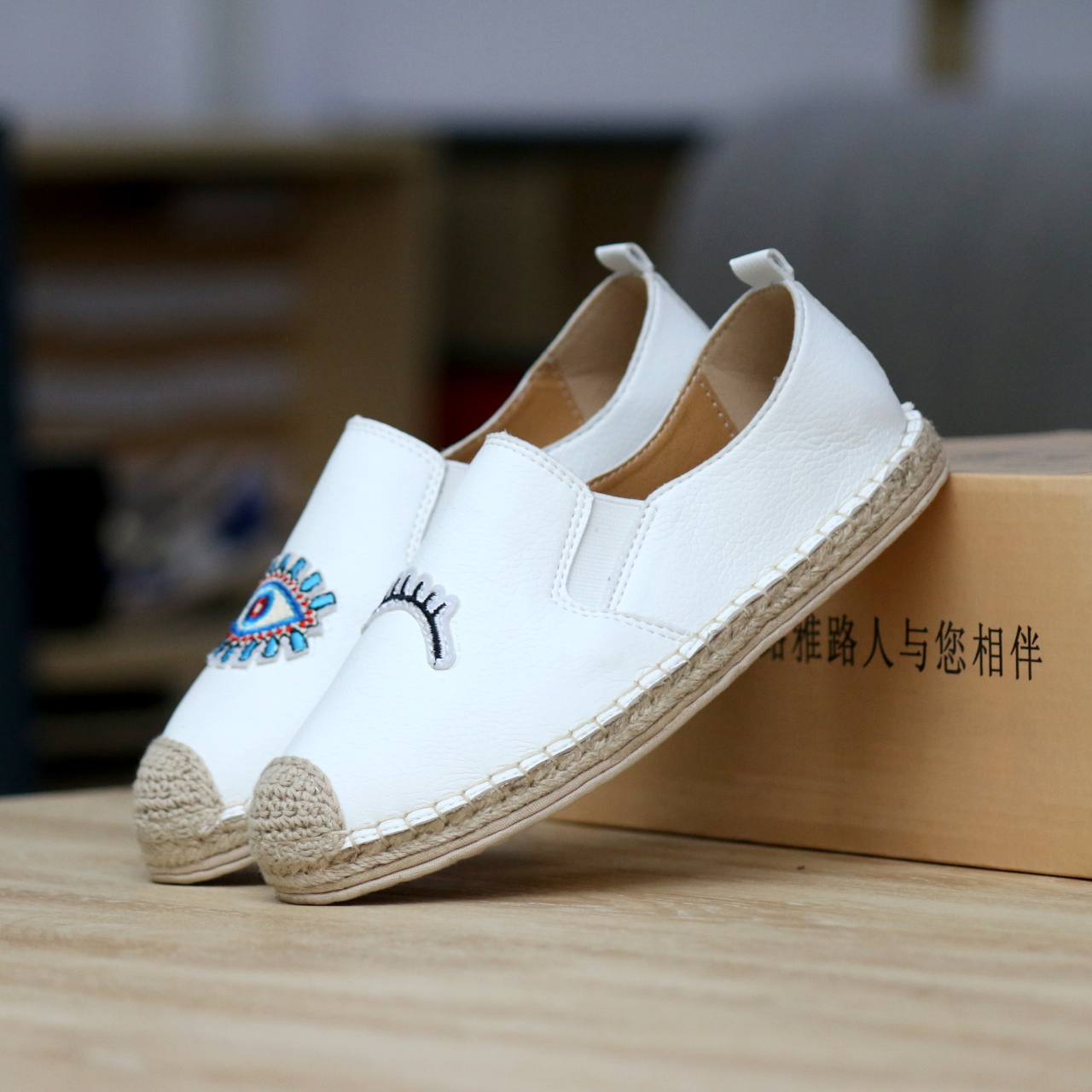 【买麻鞋，雅路人】防脚臭，春夏款手工千层底亚麻底女鞋刺绣皮面小白鞋PD-09眼睛千层底