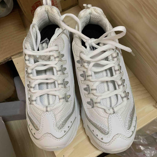 斯凯奇白鞋 36码 适合36码瘦脚