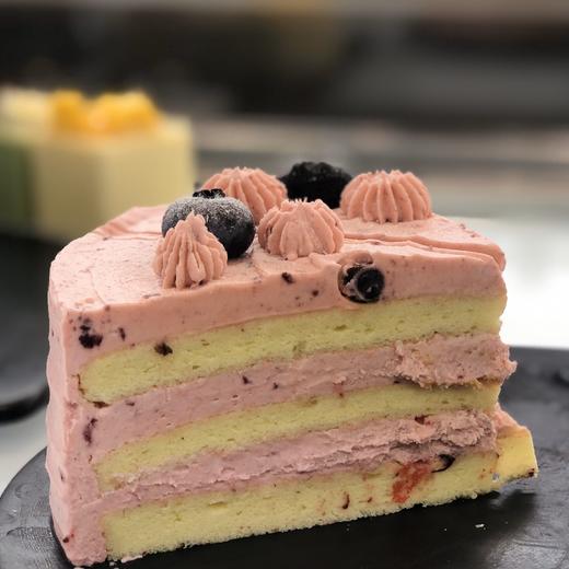 蓝莓蛋糕切块