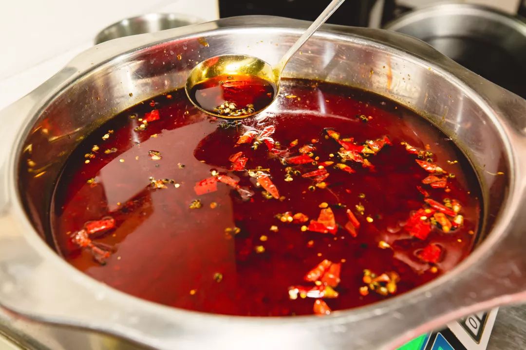 【世纪大道】49元抢原价128元川把子串串香(锅底 荤素签子100串 黄盘