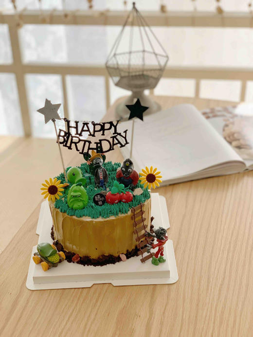 植物大战僵尸系列主题蛋糕，外部原味奶油调色，夹心口味可按喜好选择 商品图1