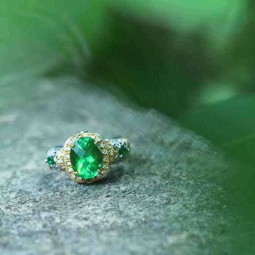 定制款绿碧玺钻石沙弗莱戒指