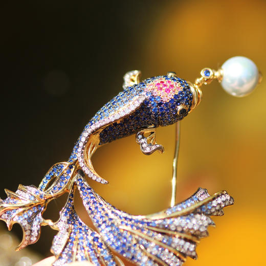 「斗鱼」彩色蓝宝石珍珠钻石胸针 商品图0