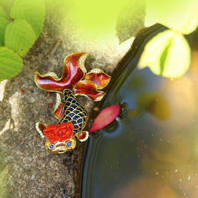 「金鱼」阿卡珊瑚珐琅金鱼胸针【仅现货】