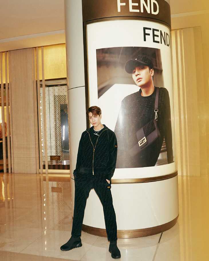 2021底6折不退换ths1010无王嘉尔f联名限量款黑色经典双f印花丝绒裤