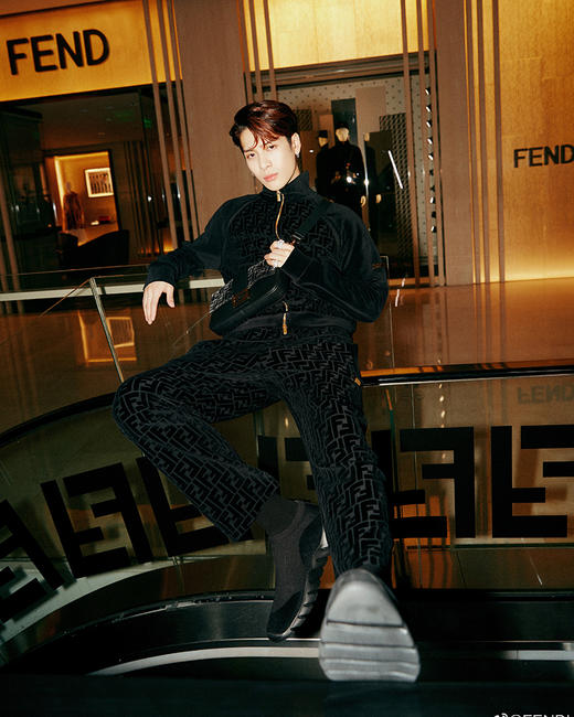 2021底6折不退换ths1010无王嘉尔f联名限量款黑色经典双f印花丝绒裤