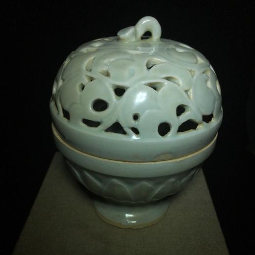 影青湖田窑镂空香薰 商品图1